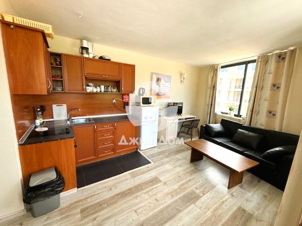 Просторен обзаведен тристаен апартамент в к-с Авалон, Слънчев бряг - 0