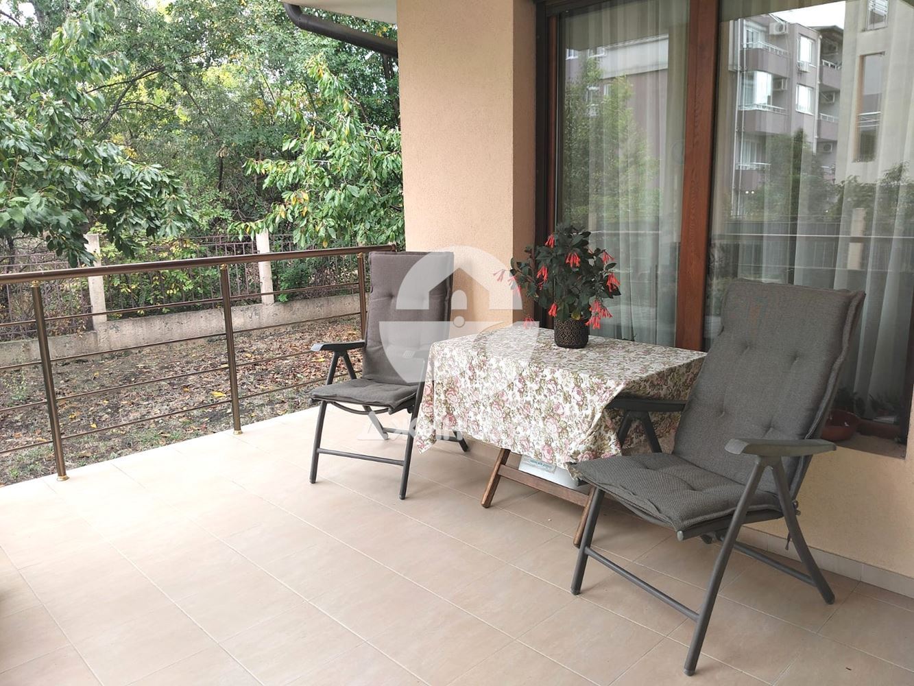 Просторна двуетажна къща с двор в с. Равда - 0