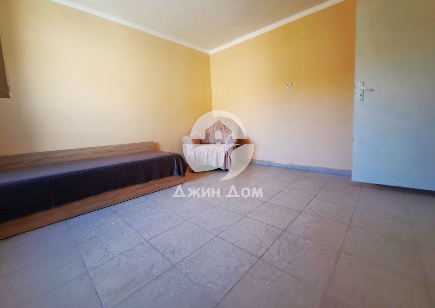 Двуетажна къща с 6 спални и гледка ПЛАНИНА в с. Черноград - 0