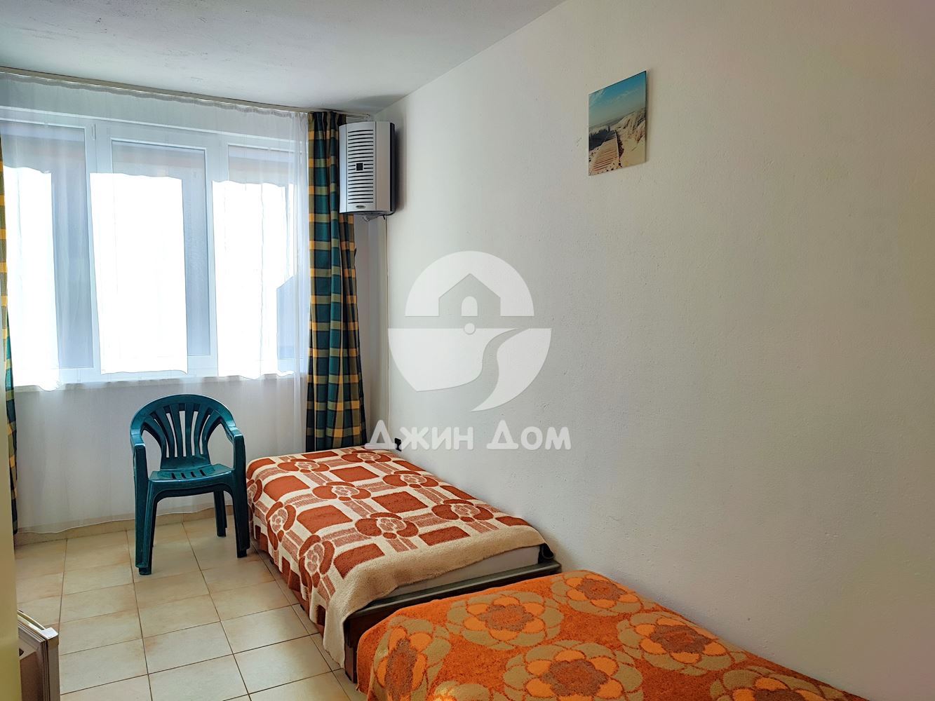 Просторна триетажна къща в с. Равда - 0