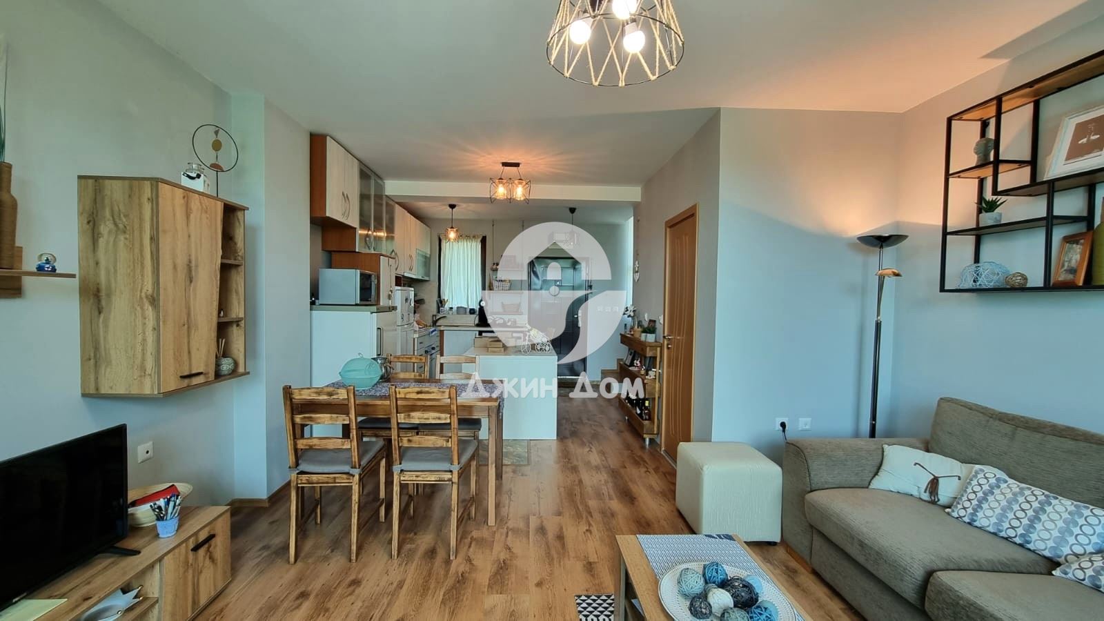 Двуетажна къща таунхаус в с. Кошарица - 0