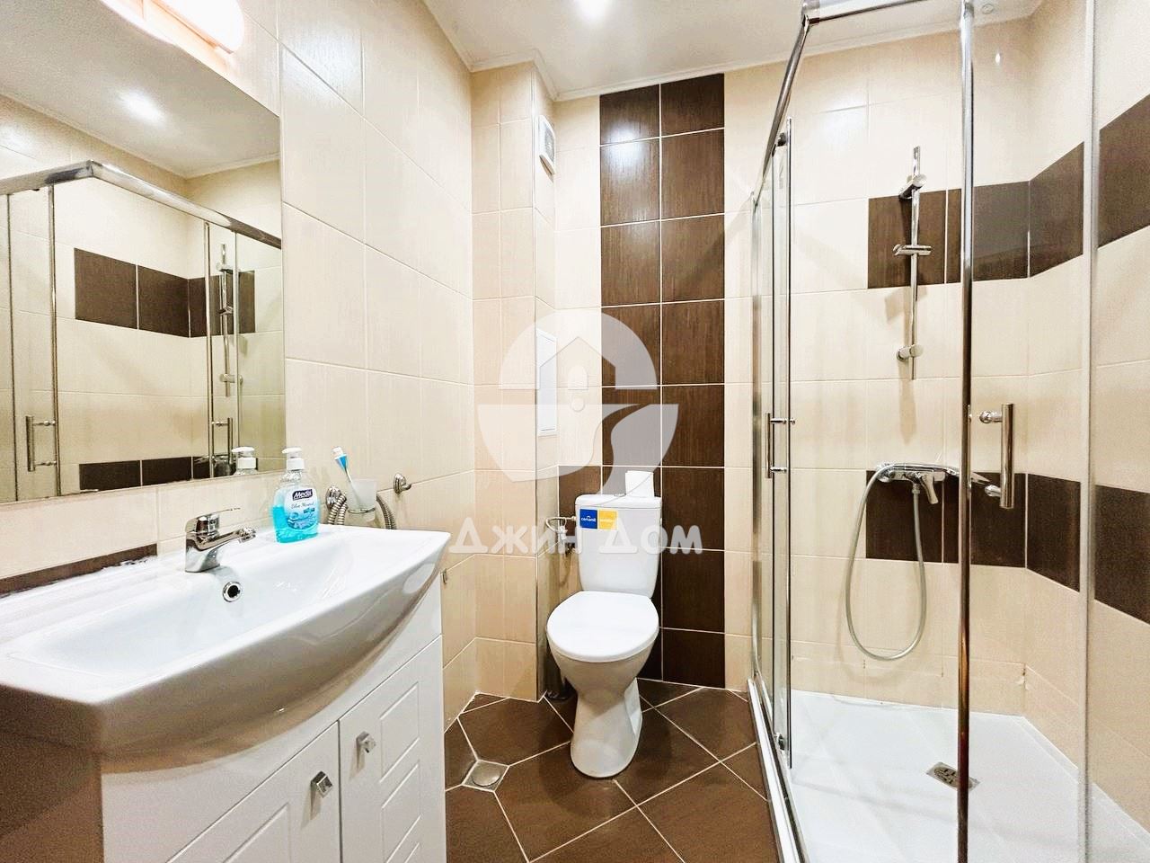 Тристаен апартамент с НИСКА ТАКСА ПОДДРЪЖКА в Марина Парк, Свети Влас - 0