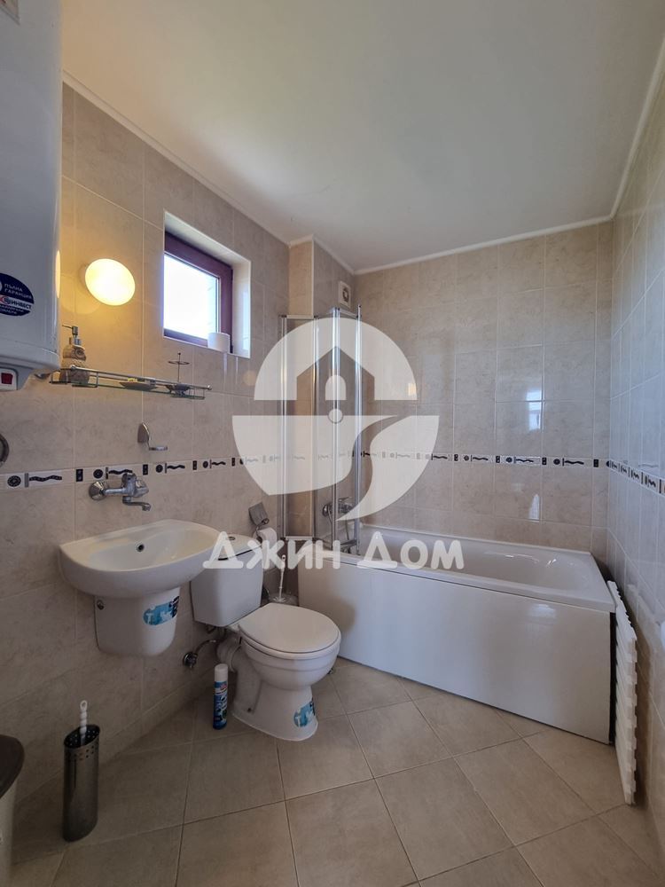 Двуетажна къща с басейн в с. Горица - 0