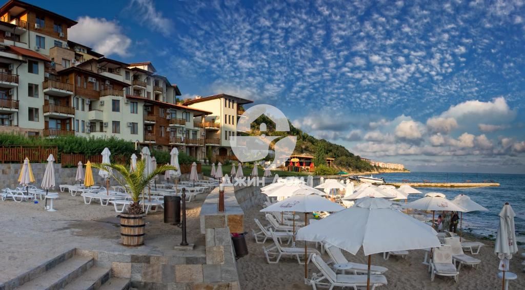 Двустаен апартамент с ГЛЕДКА МОРЕ в к-с Райска градина, гр. Свети Влас - 0