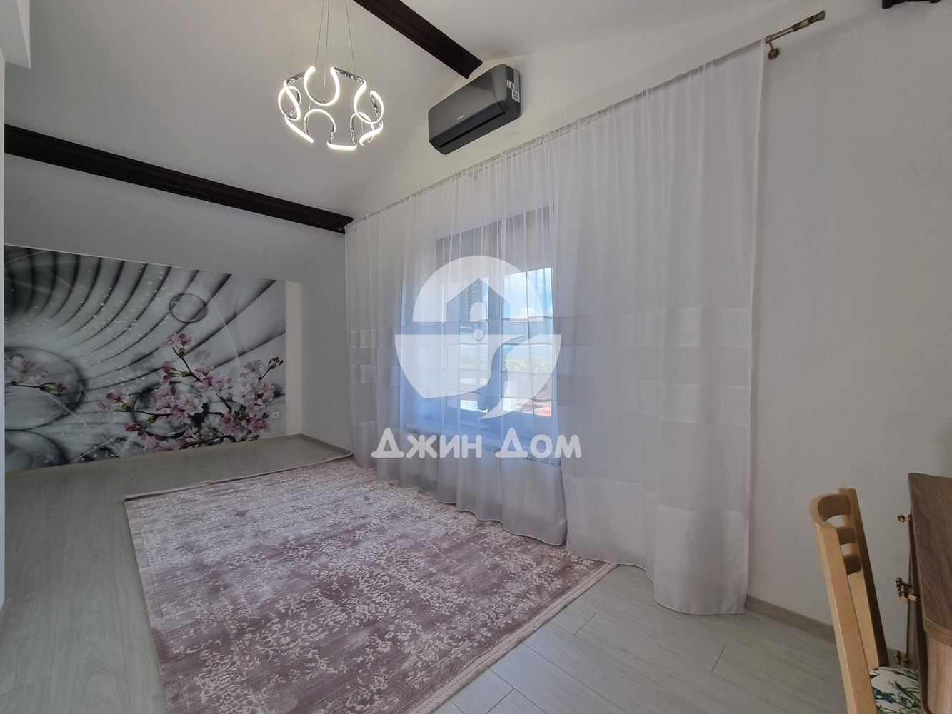 Двуетажна къща с двор в с. Медово - 0