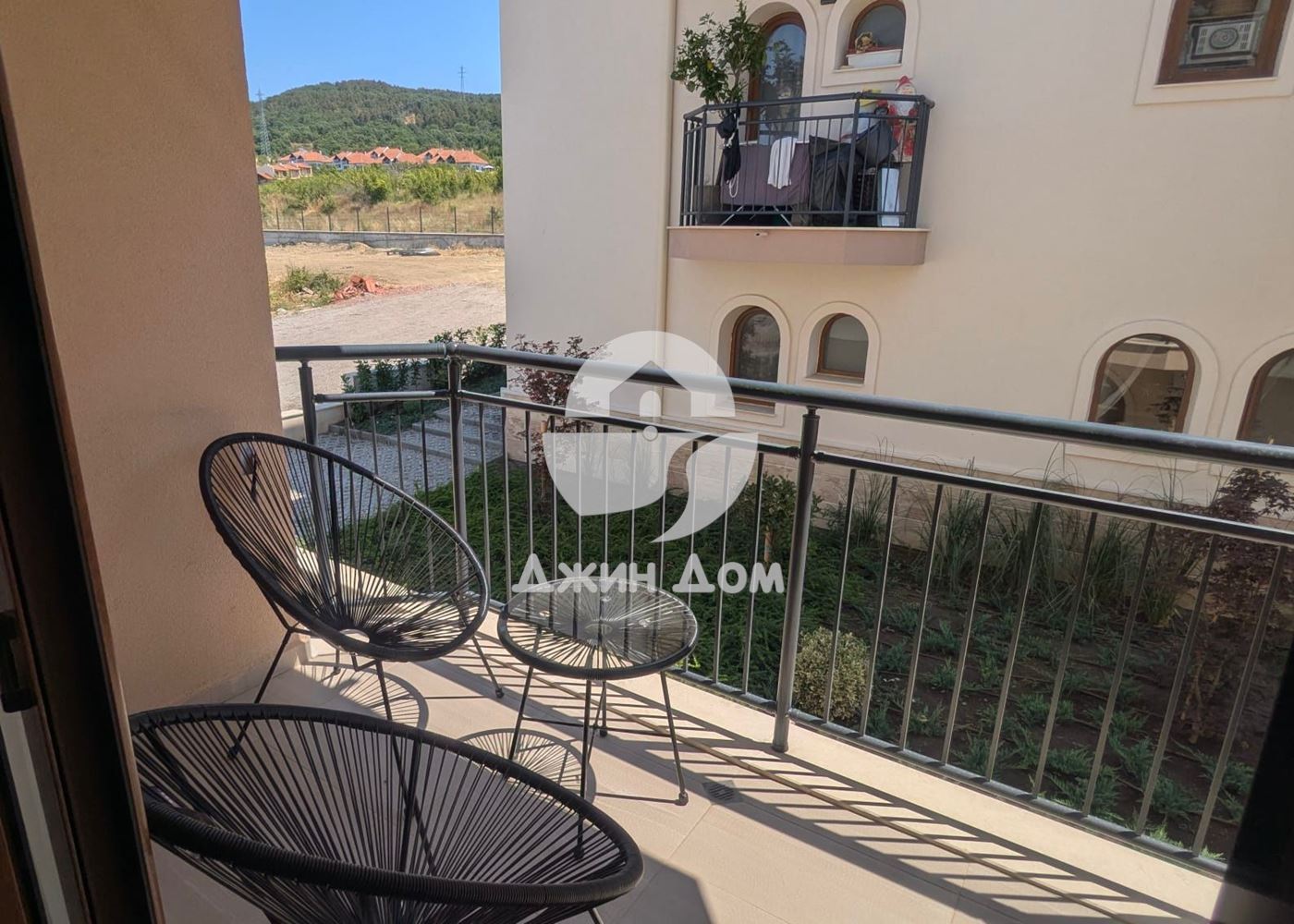 Стилен двустаен апартамент в к-с „Гранд Вилидж“, с. Кошарица - 0