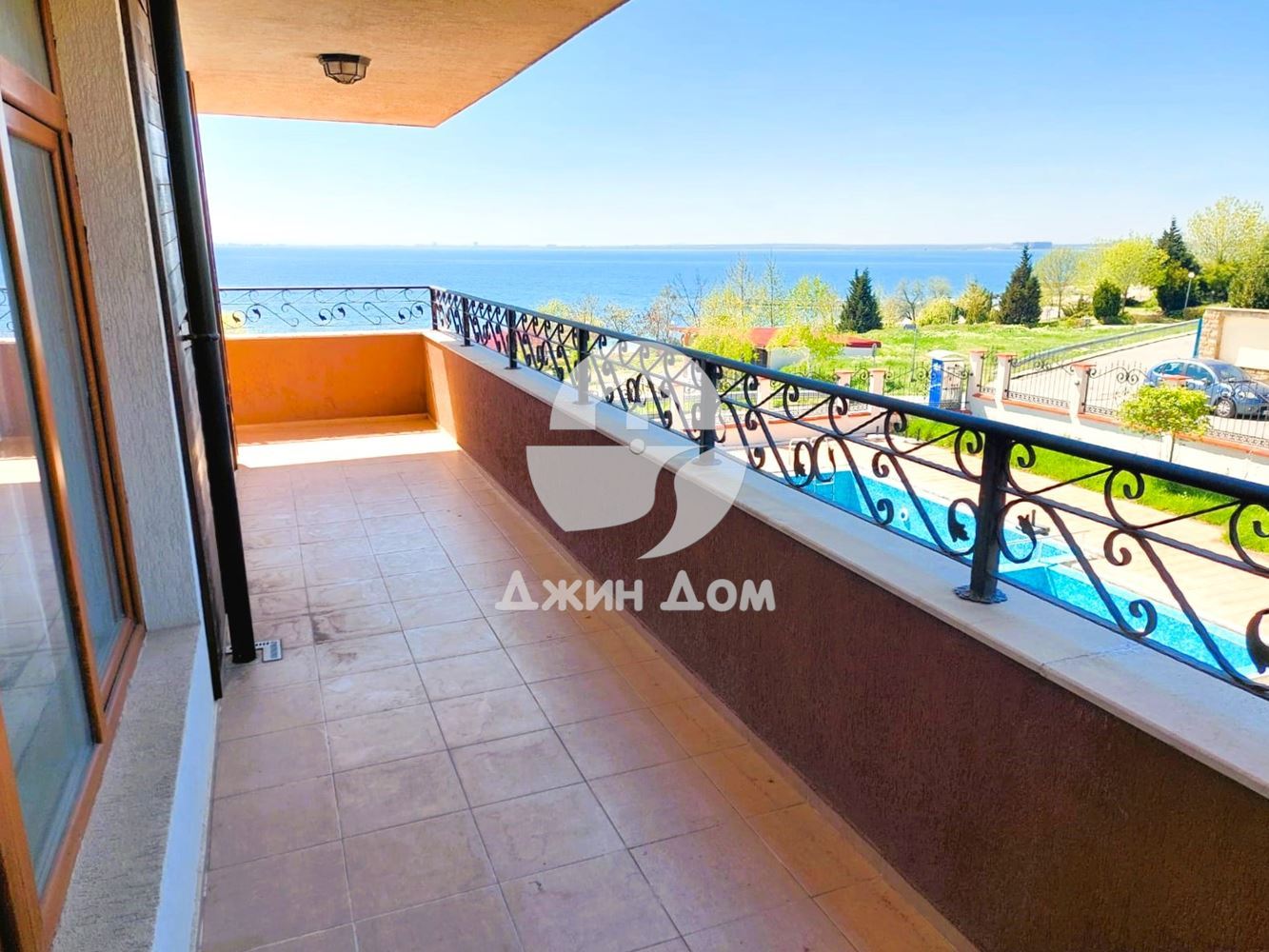 Просторен тристаен апартамент с ПАНОРАМА МОРЕ в к-с „Рич 3“, с. Равда - 0