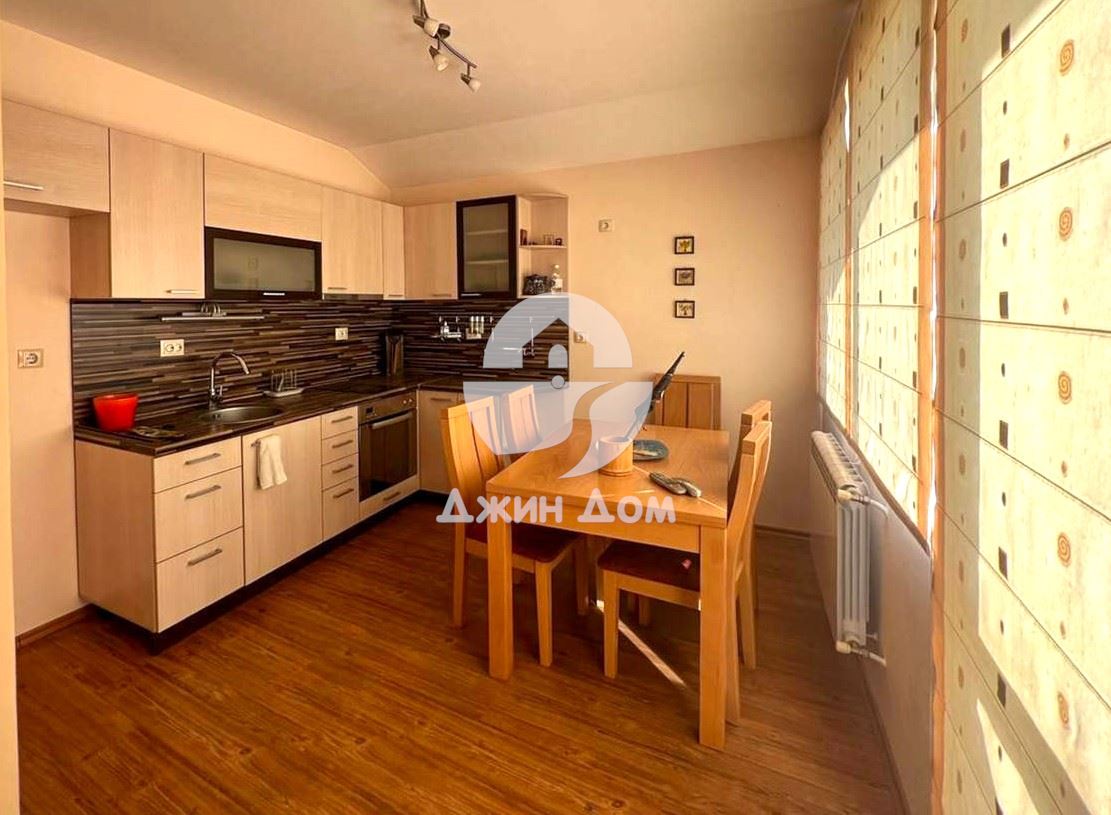 Просторна триетажна къща с ГАРАЖ в кв. Банево, гр. Бургас - 0