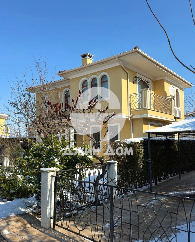 Просторна двуетажна къща в к-с „Виктория Резиденс“, гр. Поморие - 0