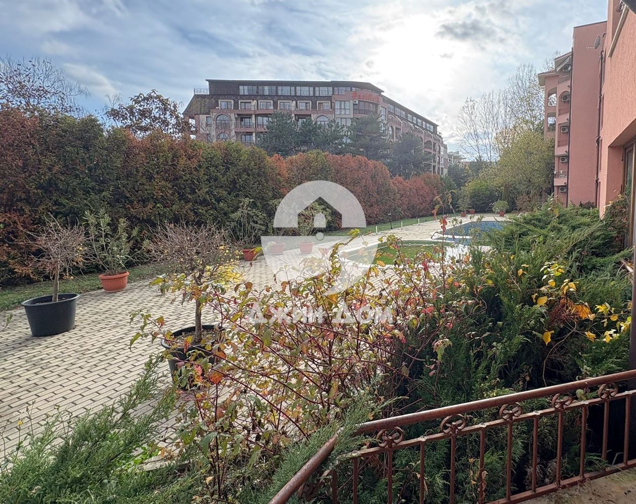 Просторен двустаен апартамент в к-с „Сън Флауър“, к.к. Слънчев бряг - 0