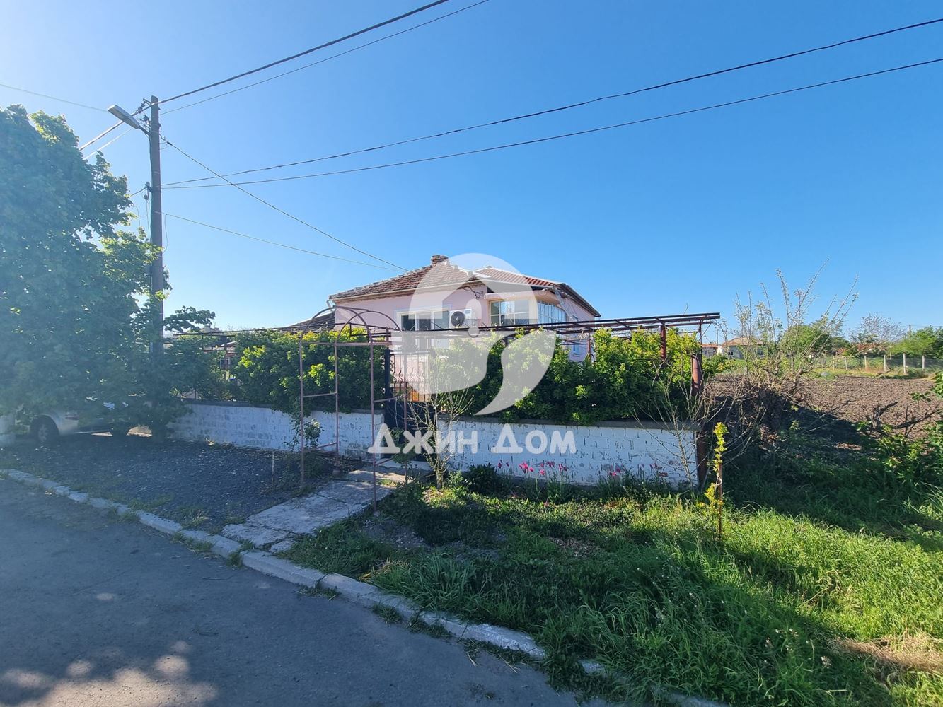 Едноетажна къща с двор в село Винарско, обл. Бургас - 0