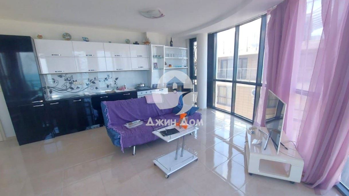 Тристаен апартамент с ГЛЕДКА МОРЕ в к-с „Голдън Сий Вю“, гр. Поморие - 0