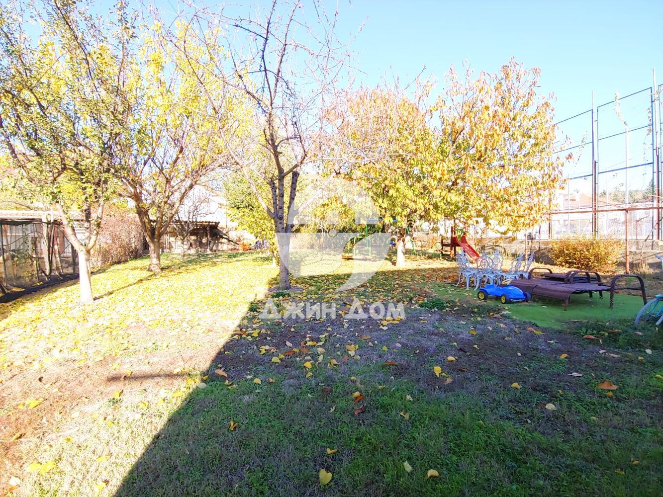 Просторна обзаведена двуетажна къща в с. Кошарица - 0