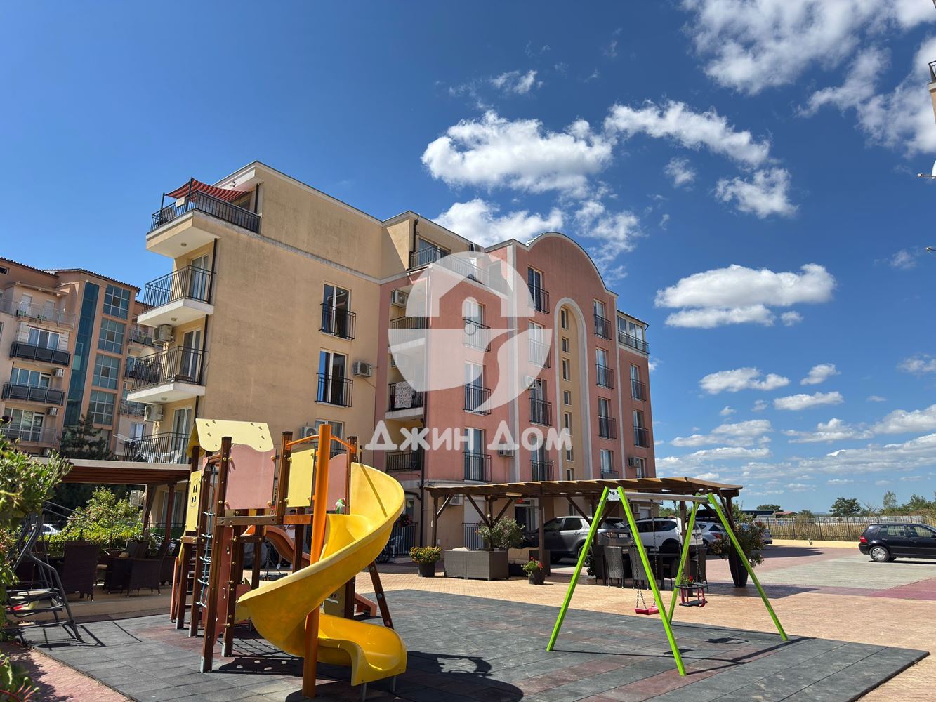 Двустаен апартамент с НИСКА ТАКСА в к-с Голдън Дей 2, к.к. Сл. бряг - 0