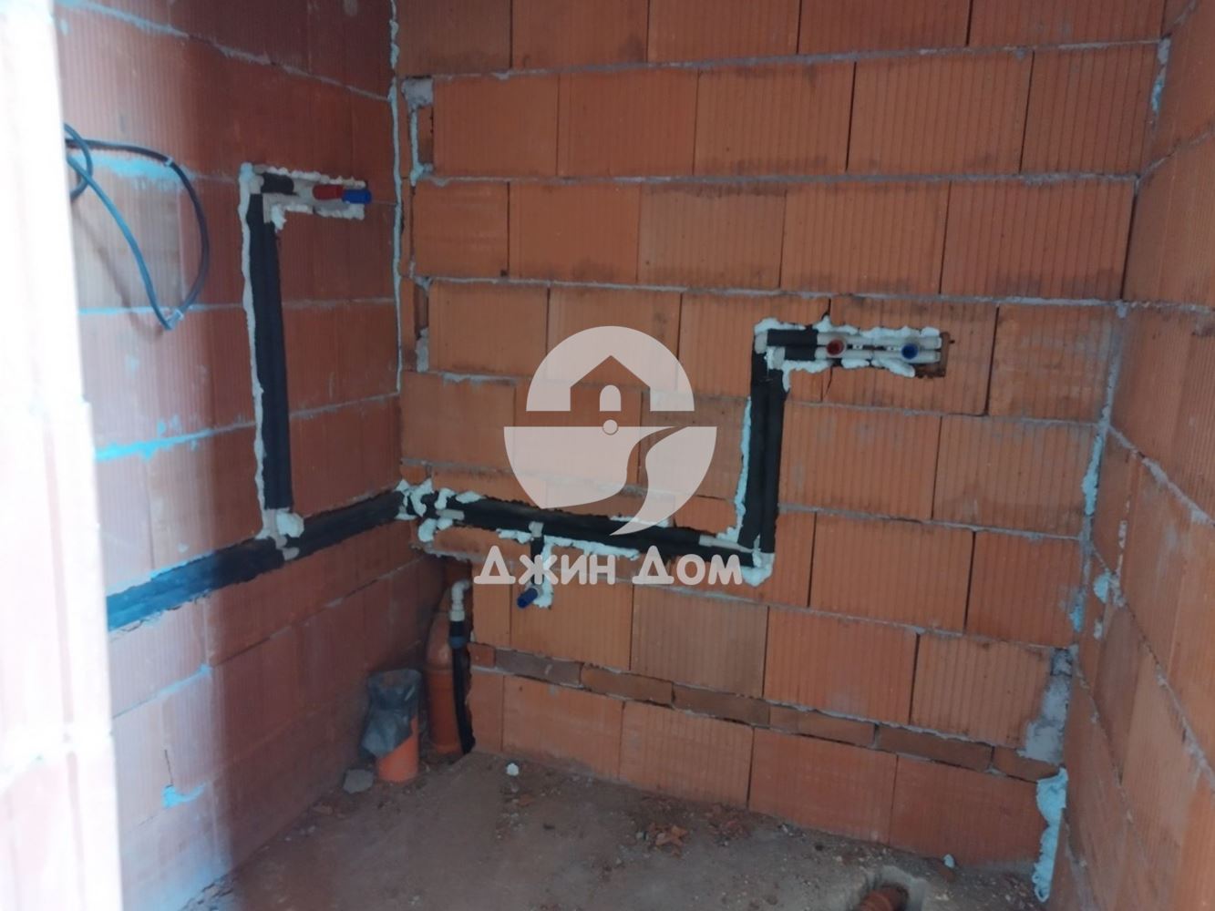 Предлагаме едноетажна къща в с. Горица - 0