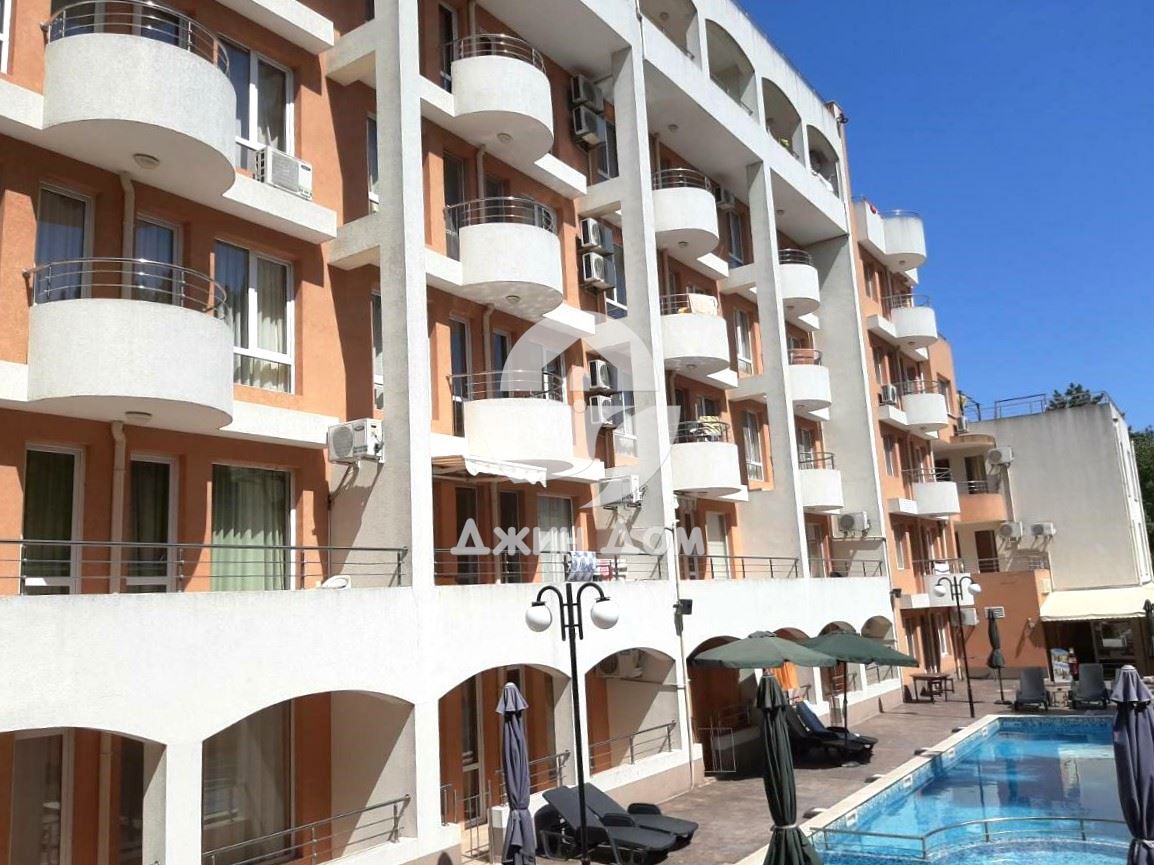 Апартамент с НИСКА ТАКСА ПОДДРЪЖКА в к-с Поморие Бийч Резорт, Поморие - 0