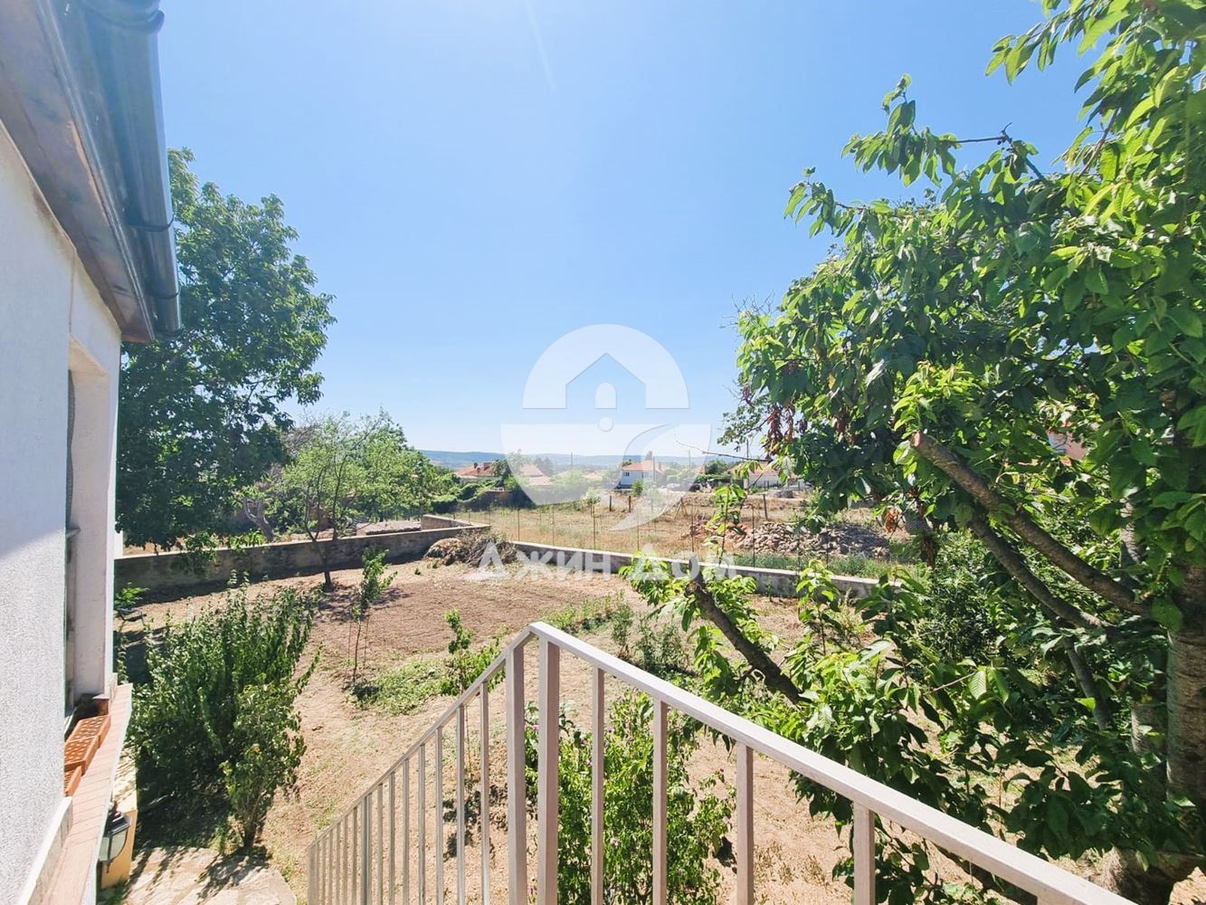 Обзаведена двуетажна къща в с. Просеник - 0