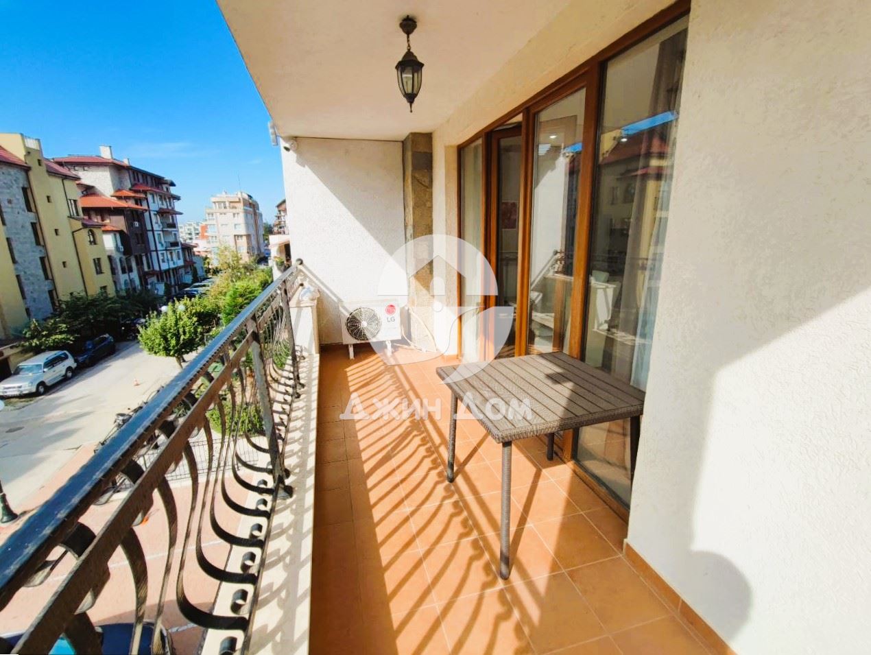 Тристаен апартамент с НИСКА ТАКСА ПОДДРЪЖКА в Марина Парк, Свети Влас - 0