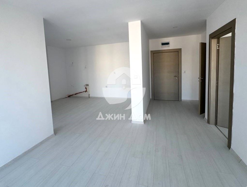 Просторен тристаен апартамент в к-с Ж'адор Сикрет Гардън, Слънчев бряг - 0