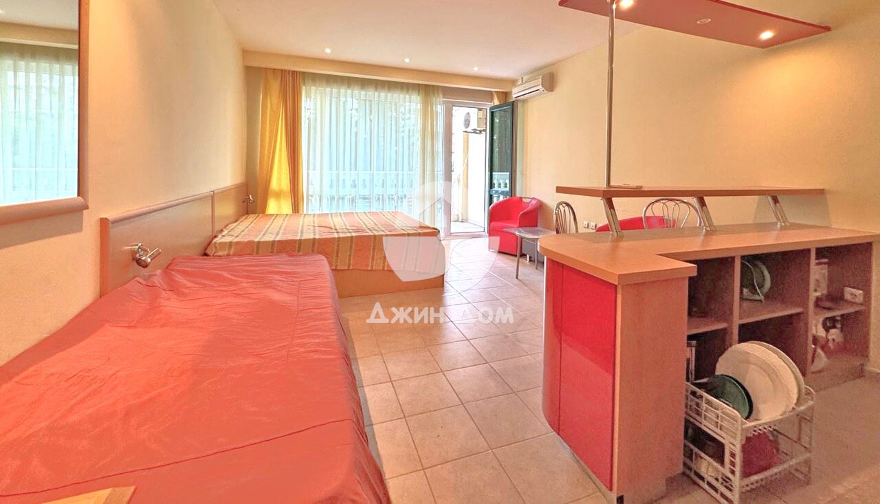 Едостаен апартамент с НИСКА ТАКСА ПОДДРЪЖКА в к-с „Планета“, Сл. бряг - 0