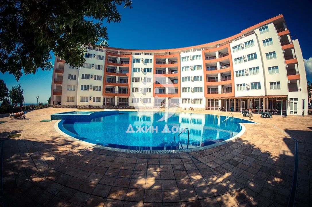 Двустаен апартамент в к-с „Ривиера Форт Бийч”, с. Равда - 0