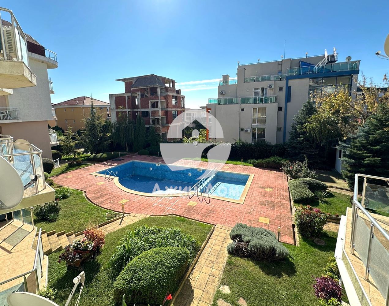 Просторен тристаен апартамент с НИСКА ТАКСА в к-с „Старфиш“, гр. Свети Влас - 0