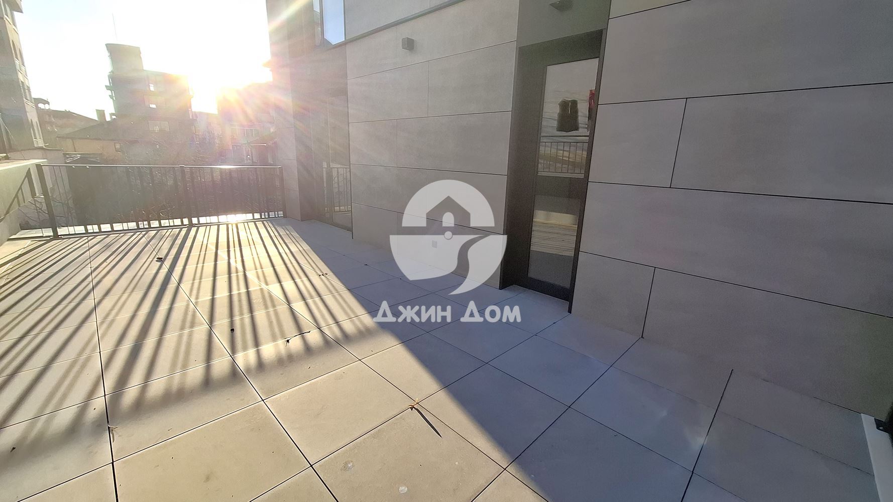 Просторен двустаен апартамент на ПЪРВА ЛИНИЯ МОРЕ в гр. Несебър - 0