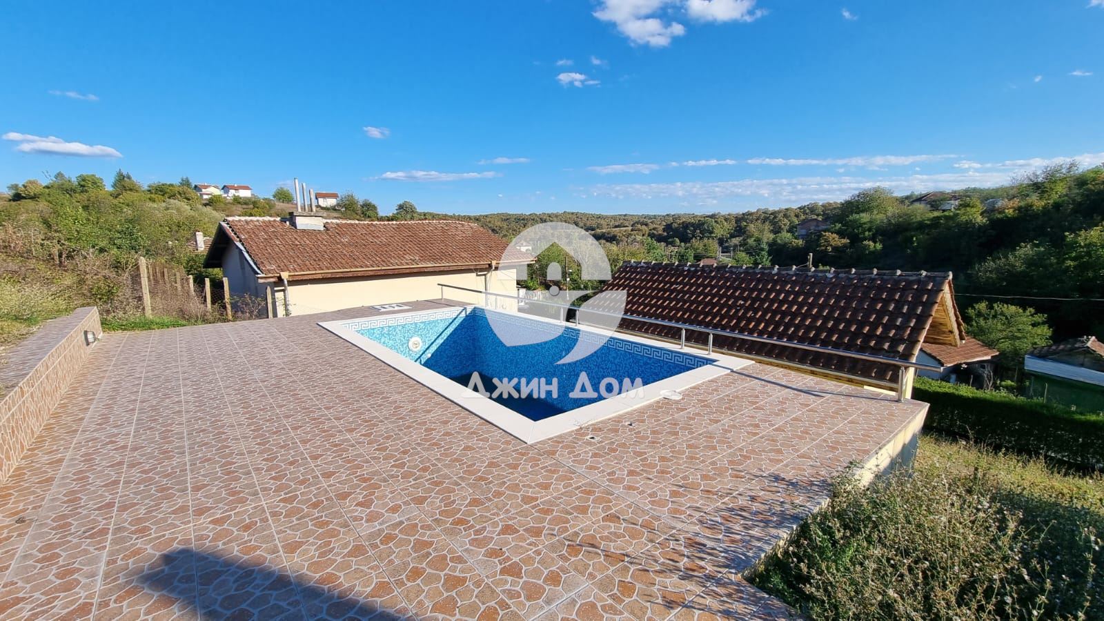 Едноетажна къща с басейн в с. Ново Паничарево - 0