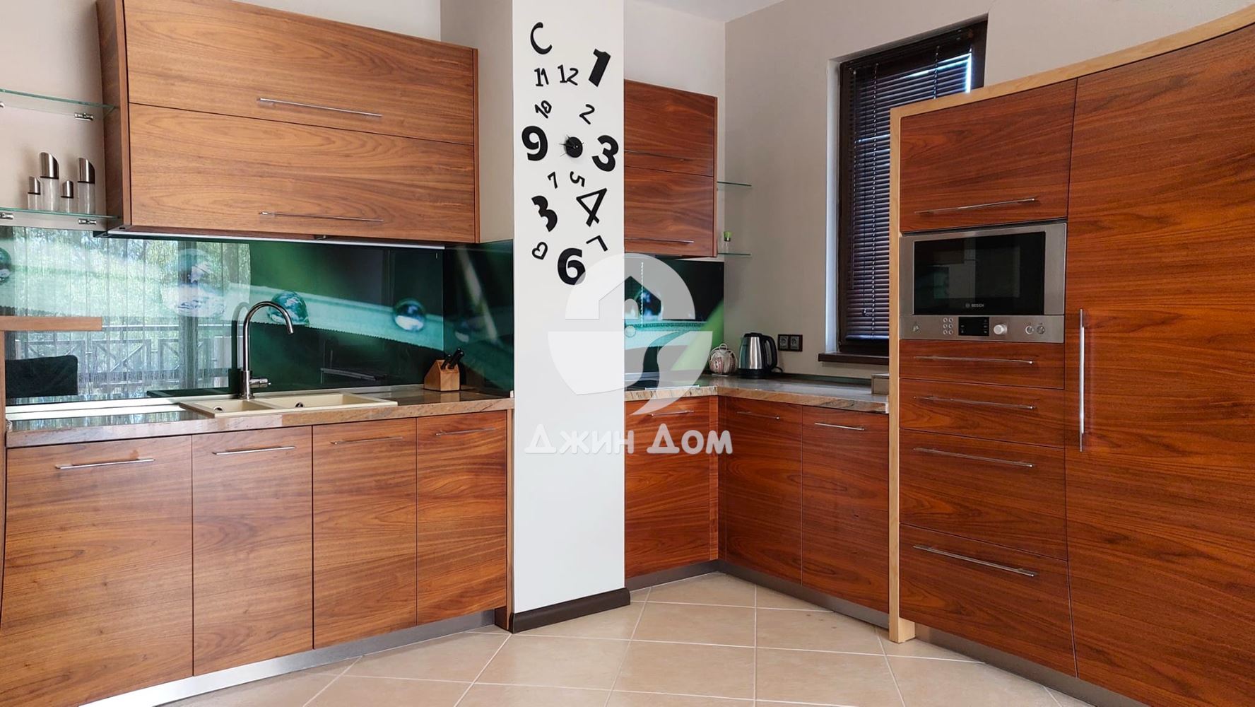 Тристаен апартамент на ПЪРВА ЛИНИЯ МОРЕ в к-с Оазис Резорт, с. Лозенец - 0