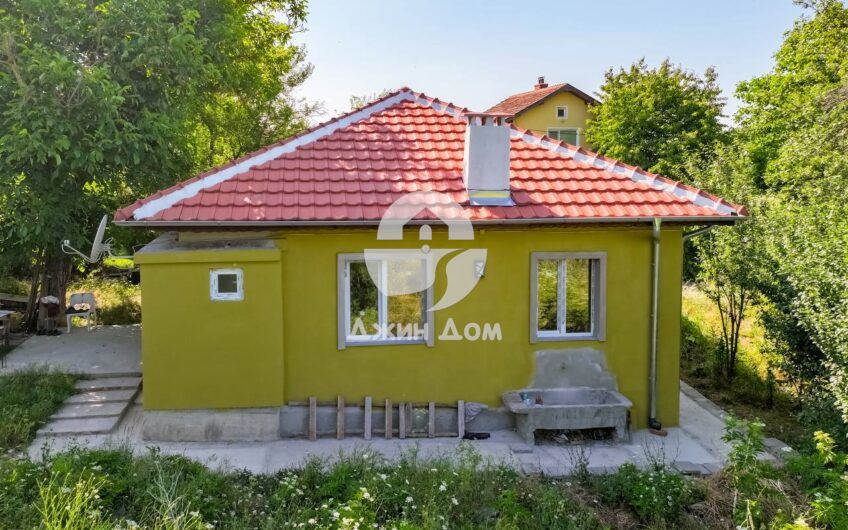 Едноетажна къща с двор в с. Дюлево, обл. Бургас - 0