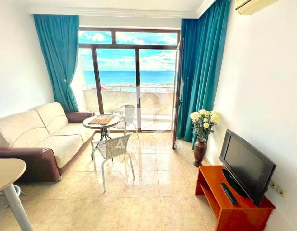 Тристаен апартамент с ПАНОРАМА МОРЕ в к-с Лазур 5, гр. Свети Влас - 0