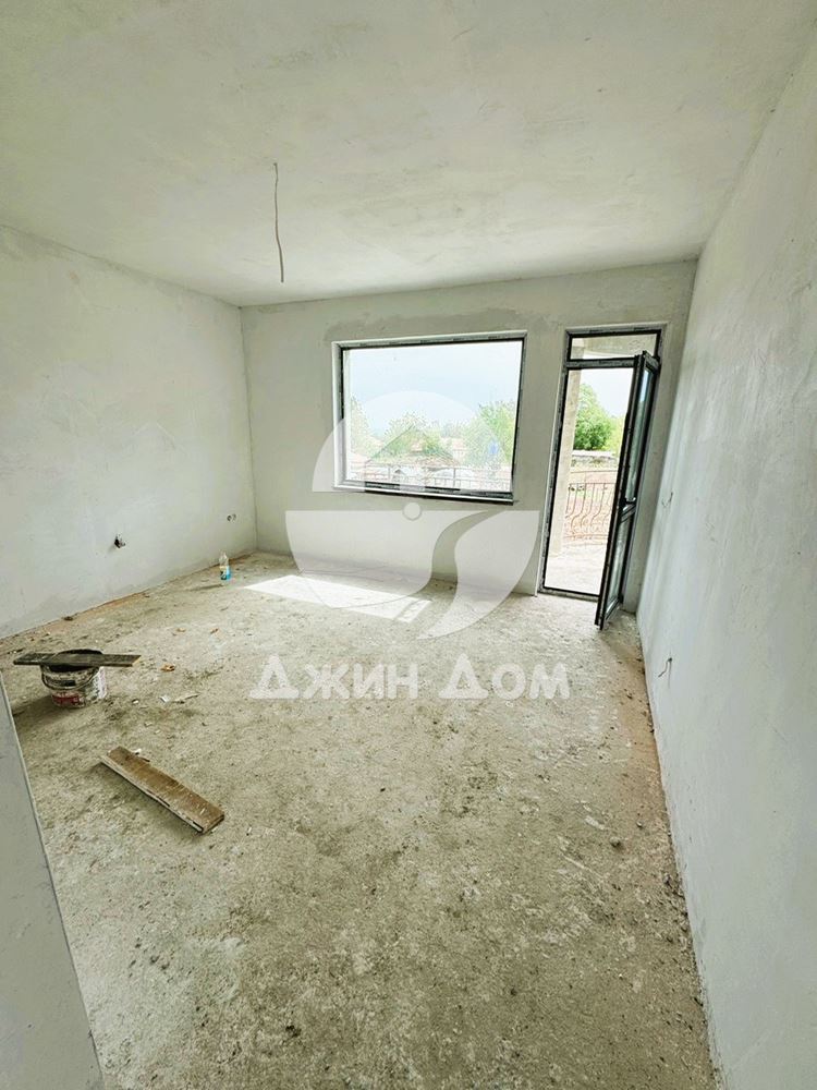 Просторна триетажна къща с ГЛЕДКА МОРЕ в с. Равна гора, гр. Варна - 0