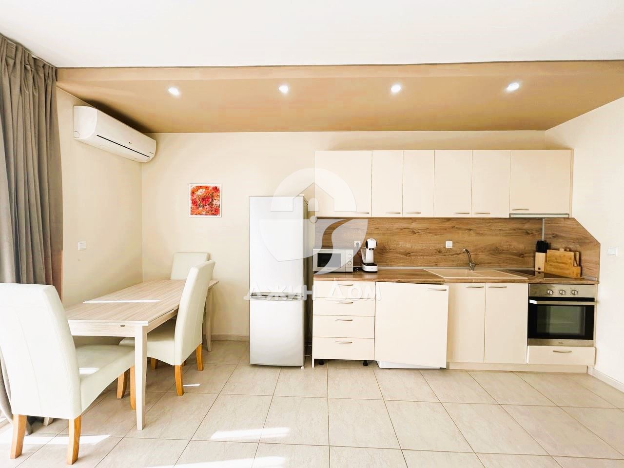 Тристаен апартамент с НИСКА ТАКСА ПОДДРЪЖКА в Марина Парк, Свети Влас - 0