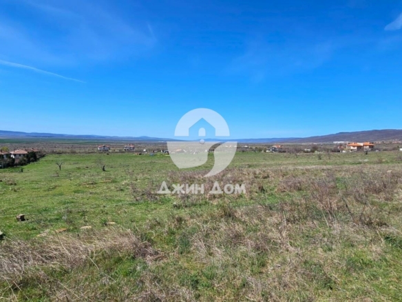 Урегулиран поземлен имот в с. Кошарица - 0