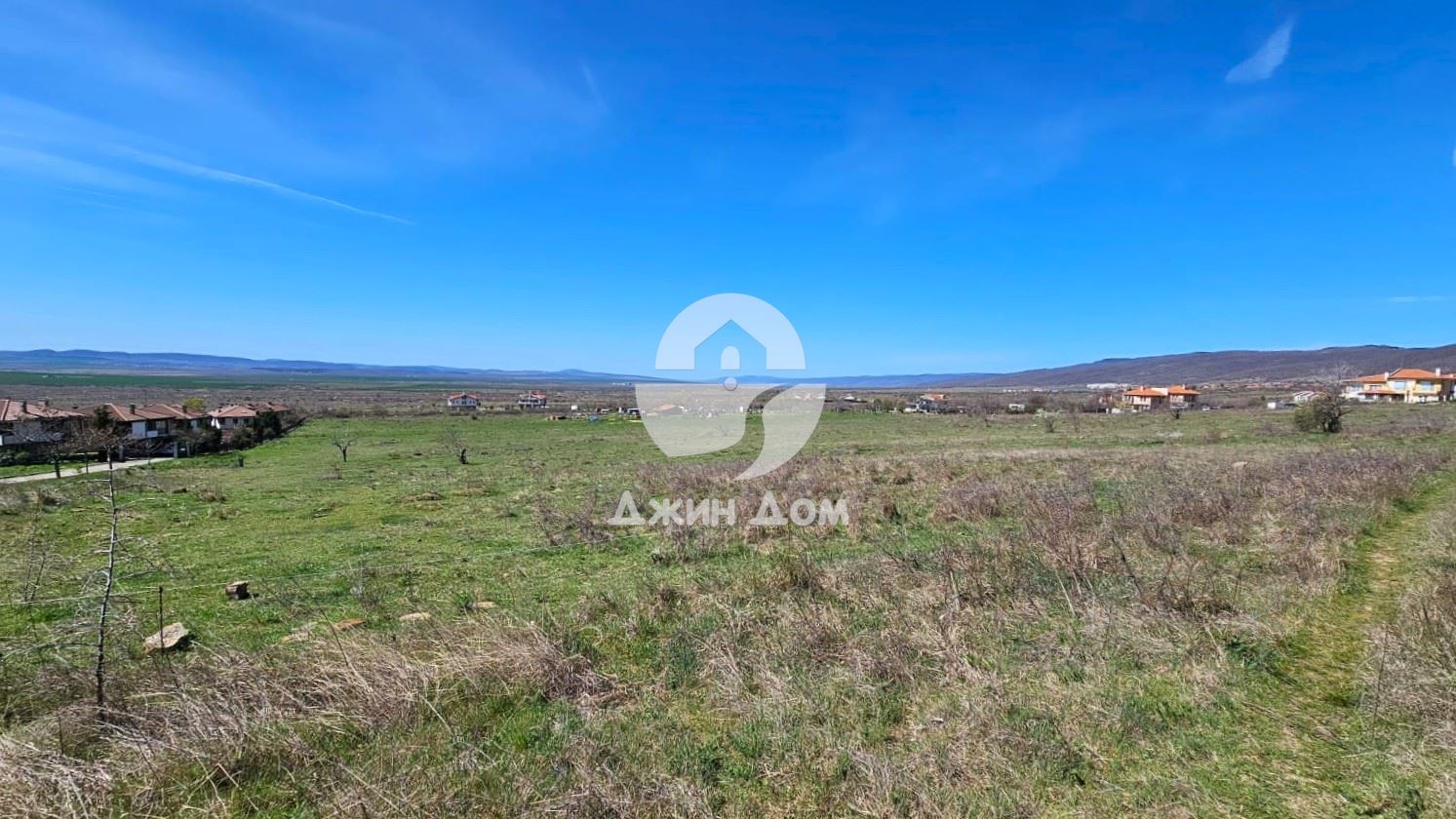 Урегулиран поземлен имот в с. Кошарица - 0