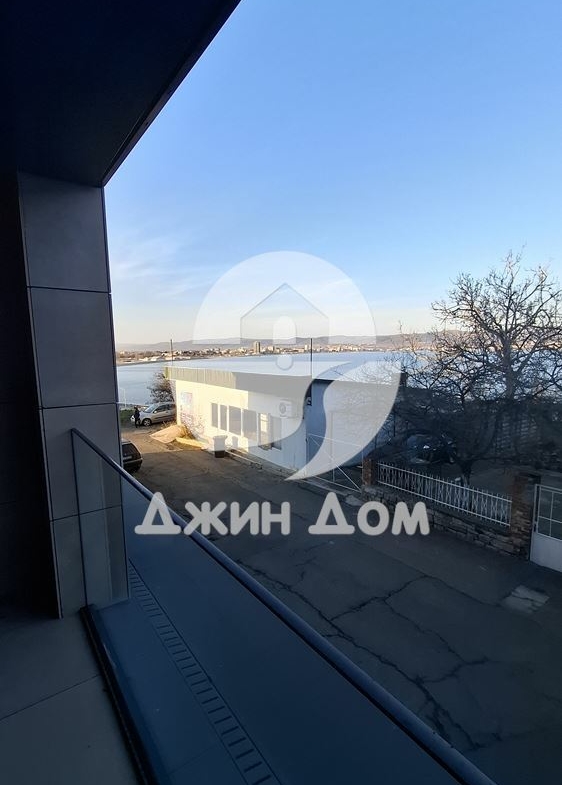 Просторен двустаен апартамент на МЕТРИ ОТ МОРЕТО в гр. Несебър - 0