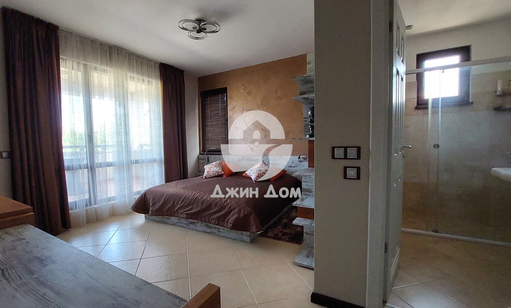 Тристаен апартамент на ПЪРВА ЛИНИЯ МОРЕ в к-с Оазис Резорт, с. Лозенец - 0