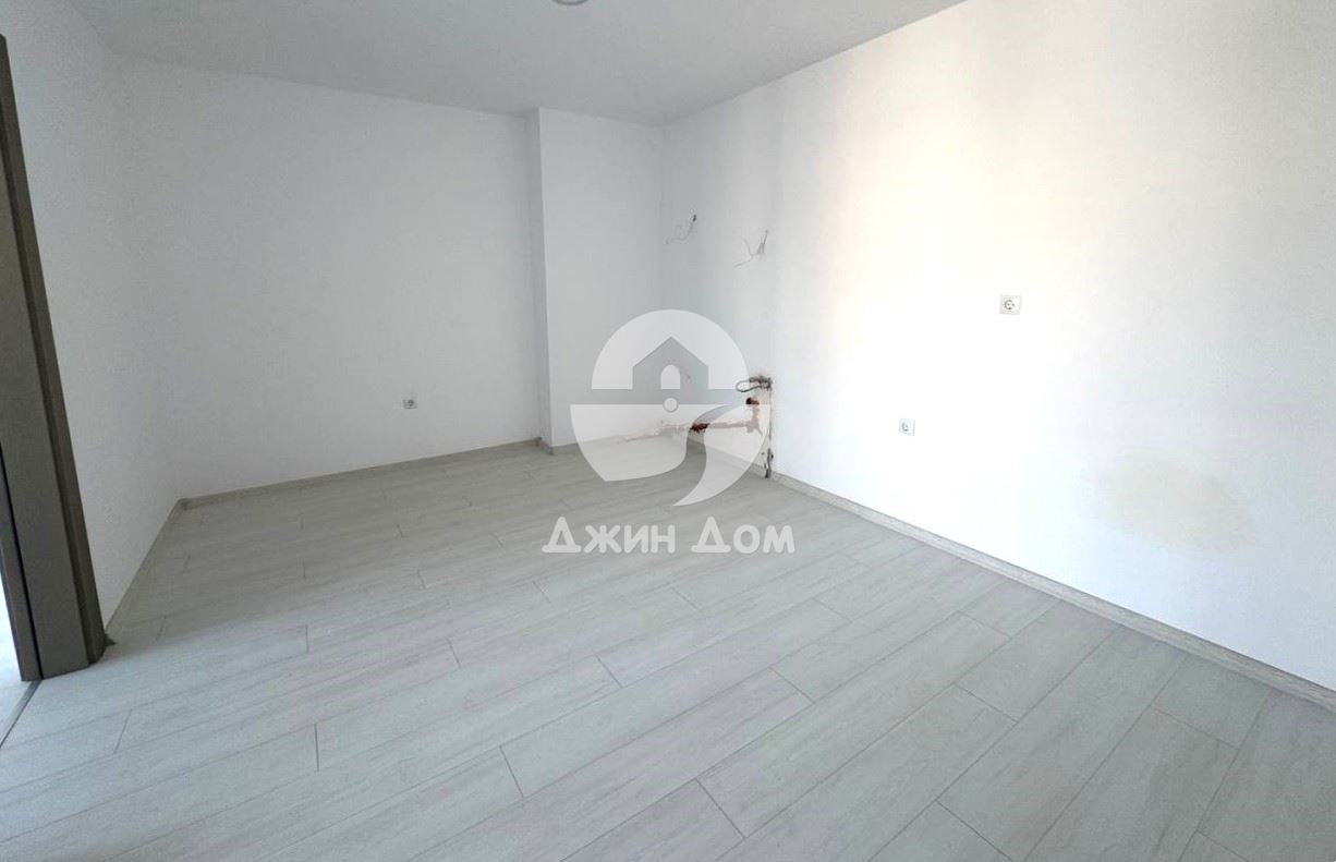 Просторен тристаен апартамент в к-с Ж'адор Сикрет Гардън, Слънчев бряг - 0