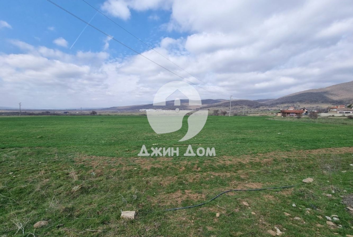 Урегулиран поземлен имот в с. Кошарица - 0