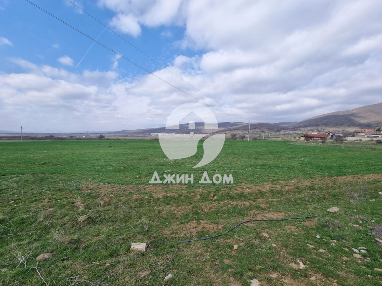 Урегулиран поземлен имот в с. Кошарица - 0