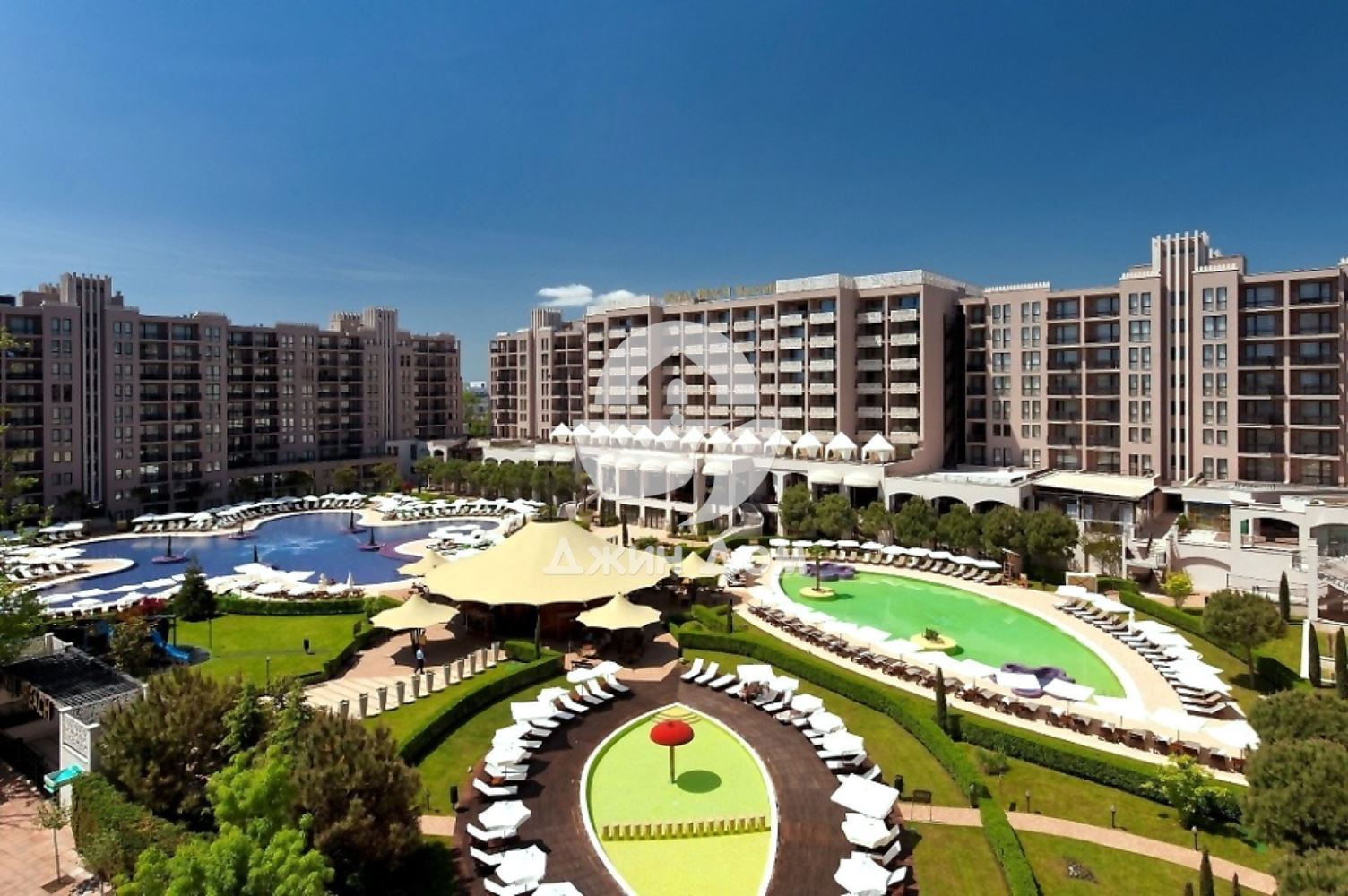 Просторен едностаен апартамент с ГЛЕДКА МОРЕ в к-с „Роял Бийч Барсело“ - 0