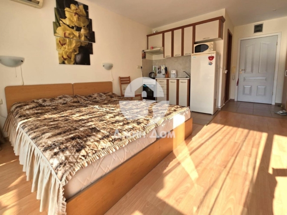 Просторен едностаен апартамент в к-с Холидей Форт Голф Клуб, Сл. бряг - 0