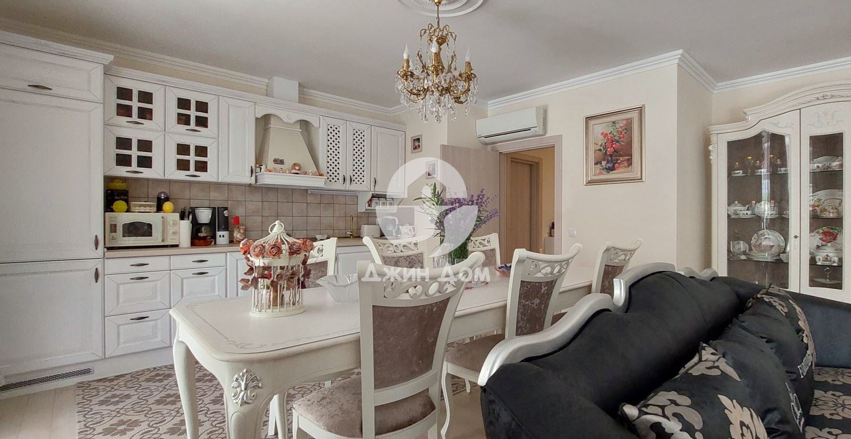 Двуетажна къща с басейн в к-с Атлантис Премиум Хаузес, кв. Сарафово - 0