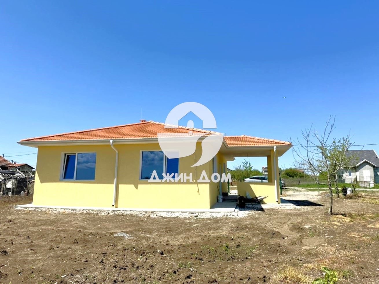 Просторна самостоятелна едноетажна къща в с. Черни връх - 0