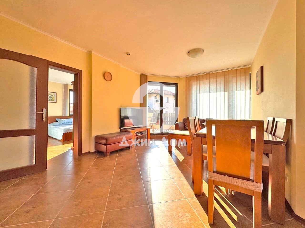 Просторен обзаведен тристаен апартамент в Бей Вю Вилас, с. Кошарица - 0