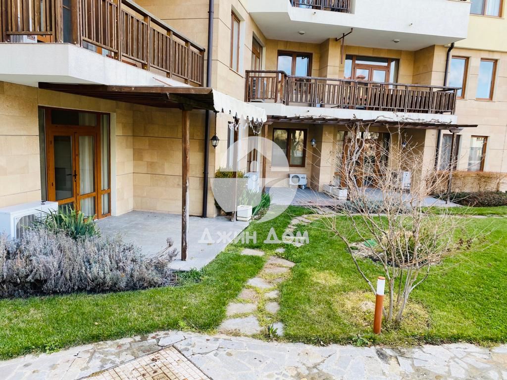 Тристаен апартамент с ЧАСТИЧНА ГЛЕДКА МОРЕ в к-с "Райска градина" - 0