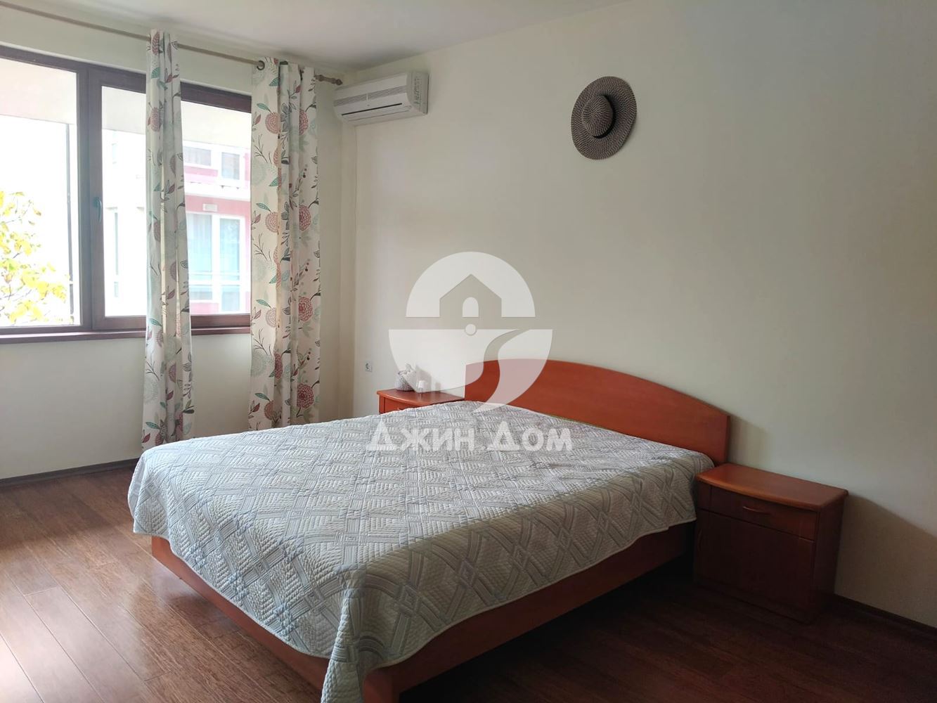 Просторна двуетажна къща с двор в с. Равда - 0