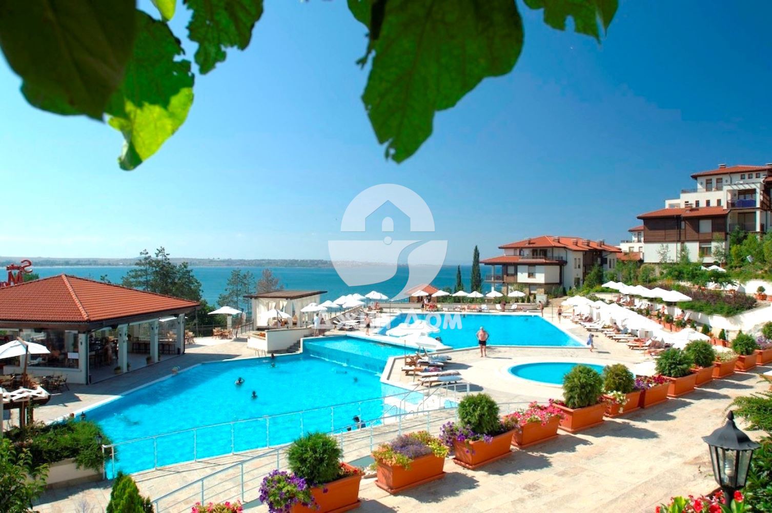 Просторен тристаен апартамент с ПАНОРАМА МОРЕ в Санта Марина, Созопол - 0