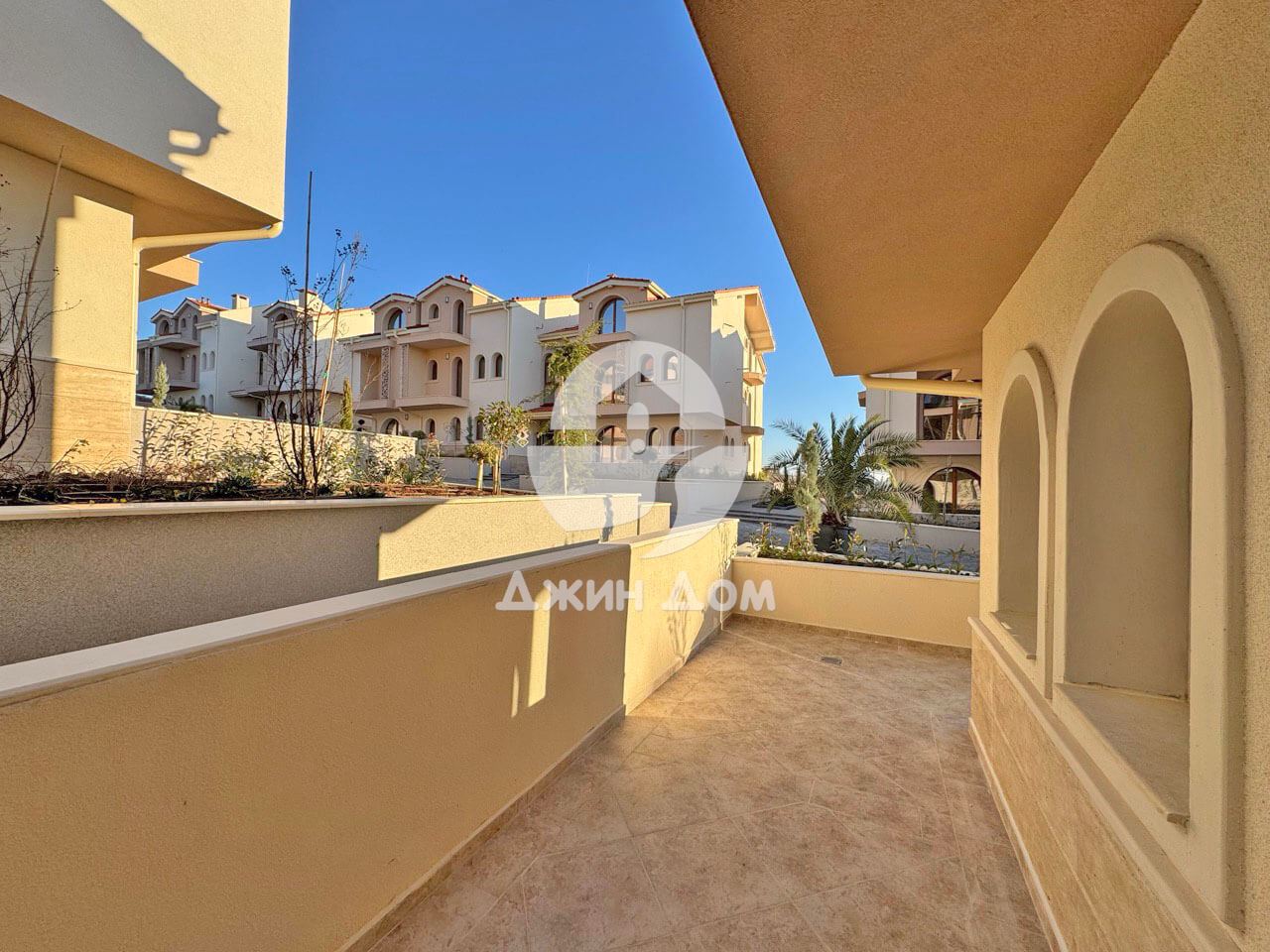 Просторен двустаен апартамент в к-с „Гранд Вилидж“, с. Кошарица - 0