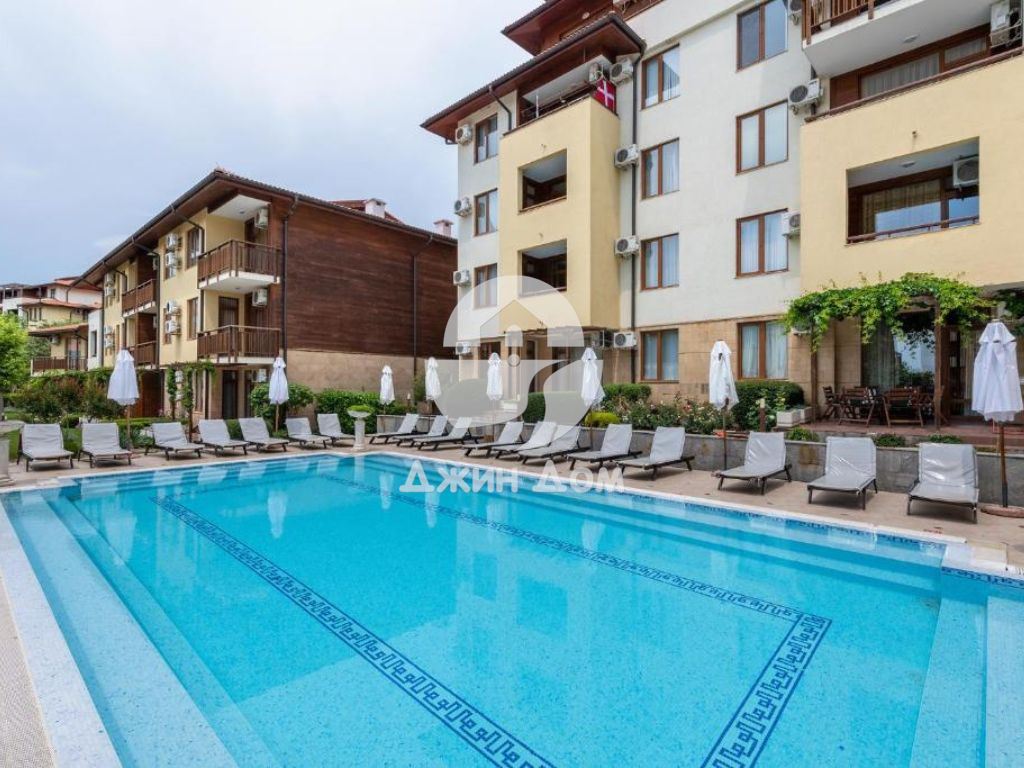 Просторен четиристаен апартамент в к-с „Райска градина“, Свети Влас - 0